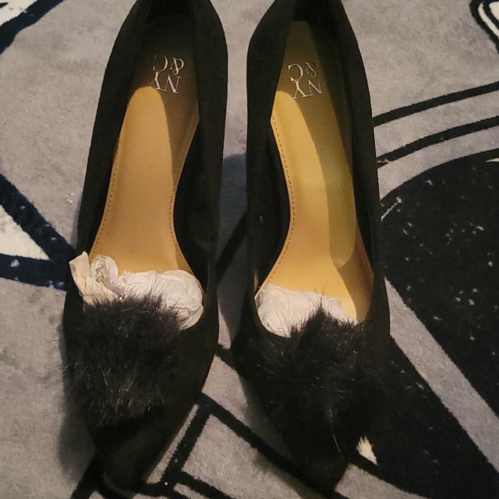 Black pom pop heels